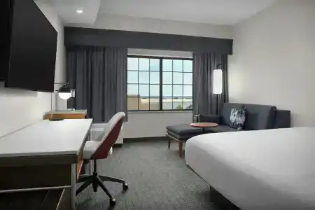 Courtyard by Marriott Downtown - 29