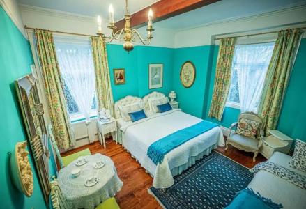 Dawson Place, Juliette's - 44