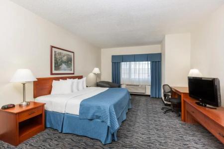 Baymont by Wyndham Airport - 32