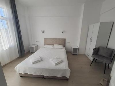 r House - 1