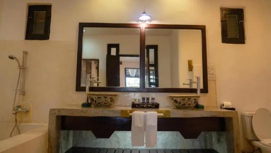 Cheva Gallery Boutique - 41