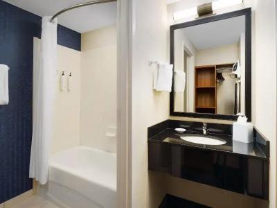 Fairfield Inn & Suites - 24