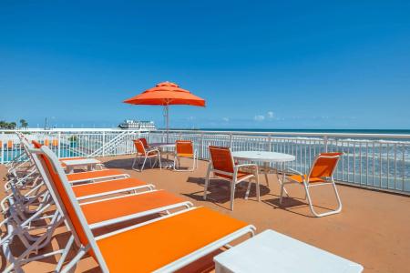 Comfort Inn & Suites Daytona Beach Oceanfront - 7
