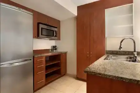 Embassy Suites by Hilton - - 43