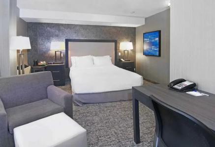 Holiday Inn Express and Suites, an IHG - 74