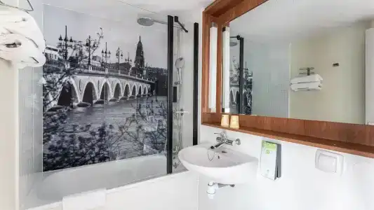 Campanile Bordeaux Nord - Le Lac - 42