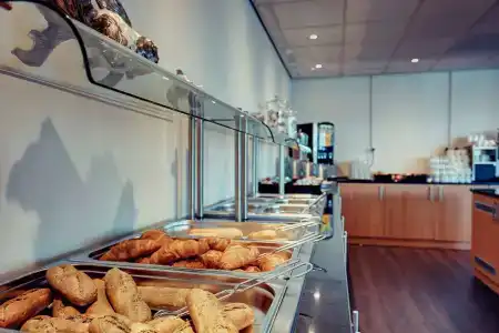 Amedia Amsterdam Airport - 13