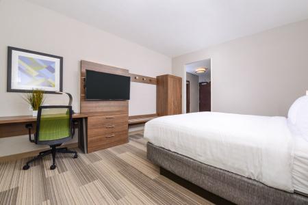 Holiday Inn Express & Suites - St. Petersburg - Madeira Beach, an IHG - 6