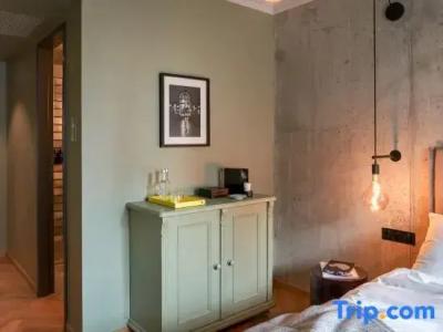 Gekko House Frankfurt, a Tribute Portfolio - 91