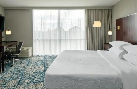 Four Points by Sheraton Downtown - 53