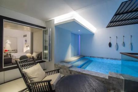 Veranda Pool Suite - 80