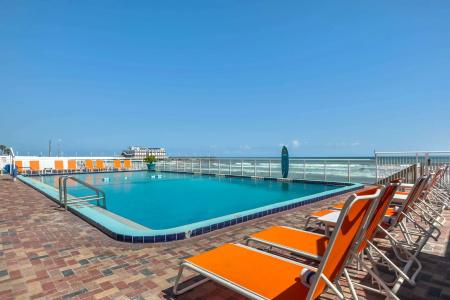 Comfort Inn & Suites Daytona Beach Oceanfront - 17