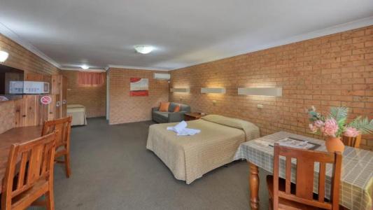 James Street Motor Inn - 18
