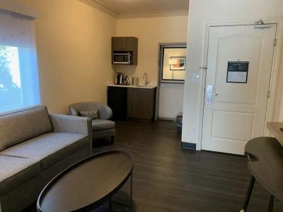 Elk Lake Inn & Suites - 74