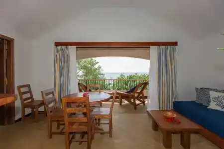L'Hirondelle Self Catering Guest House - 36