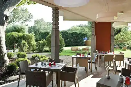 Best Western Plus Le Lavarin - 23