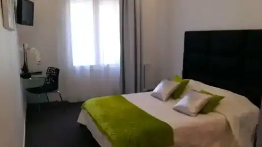 Hôtel Le Capitole - 89