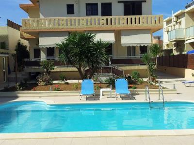 Nicolas Studios & - 12