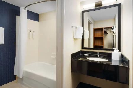 Fairfield Inn & Suites - 34