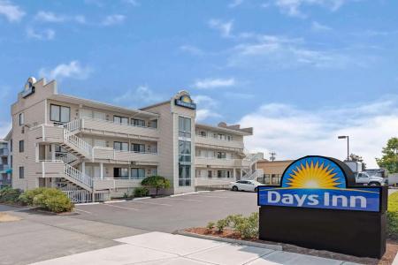 Days Inn by Wyndham North of Downtown - 0