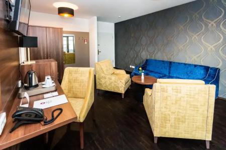 Best Western Plus Royal Suites - 39