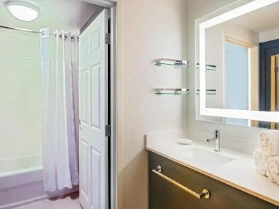 Residence Inn by Marriott Airport - 77