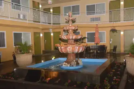 Imperial Inn - 8