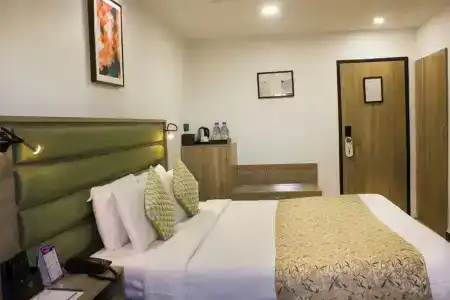 The Emerald & Executive - 72