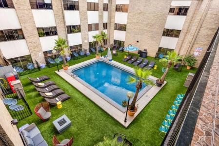 Riverwalk Plaza - 18