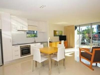 Ramada by Wyndham - 40