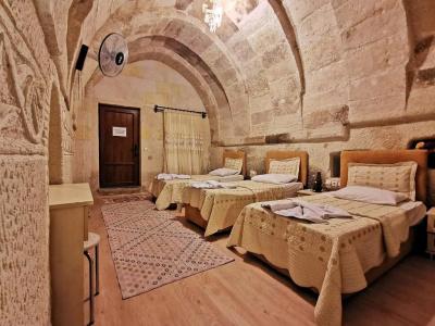 Falcon Cave Suites - 44