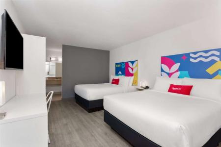 Days Inn by Wyndham Orlando Near Millenia Mall - 5