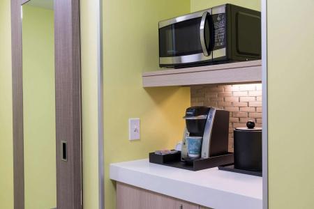 Hilton Garden Inn East - 4