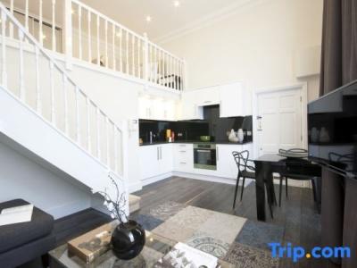 Queensgate Court - 303