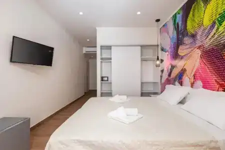 Aqua Luxury Suites - 3