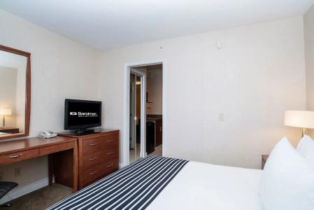Sandman & Suites West - 38