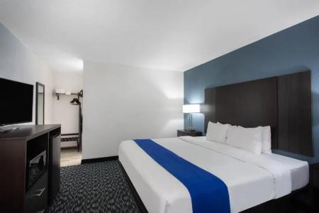 Baymont by Wyndham Charlotte University - 23