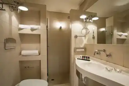 o&b Athens Boutique - 30