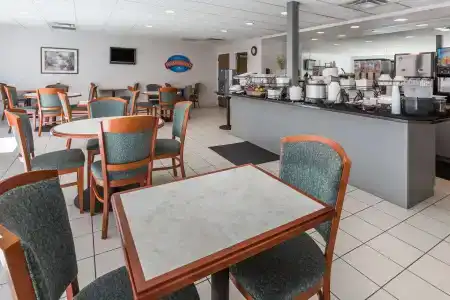 Baymont by Wyndham Airport - 23