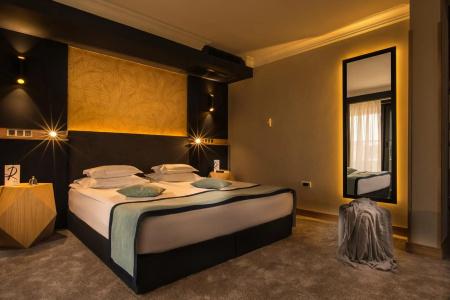 Rosslyn Thracia Sofia - 6