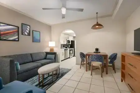 Holiday Inn & Suites, An Ihg - 43