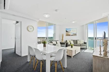 Crystal Bay On The Broadwater - 424