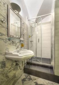 At the Black Star -Charming Romantic Suites and Apartments - 26