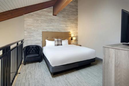 DoubleTree by Hilton - 28