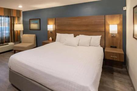 Best Western Plus Clocktower Inn - 39