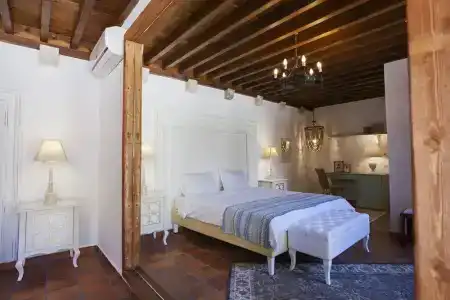 Saint Artemios and Oriental Suites - 24