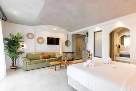 Blue Carpet Luxury Suites - 259