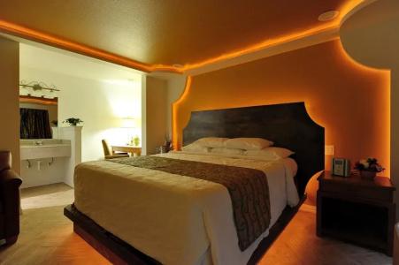 Romantic Inn & Suites - 53