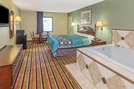 Super 8 by Wyndham/I-85 Atlanta - 10