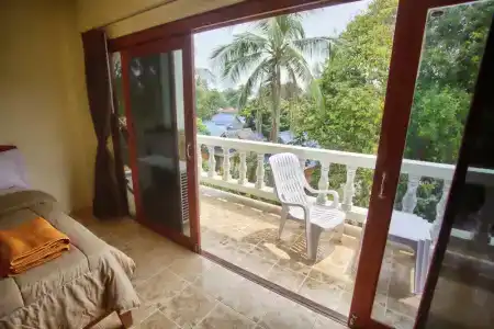 Hugs Guesthouse - 23